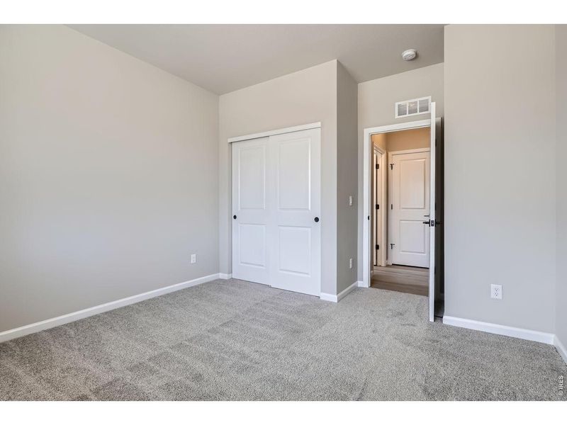 Spacious, unfurnished interior of a new home in Farmstead, Berthoud (Image 29).