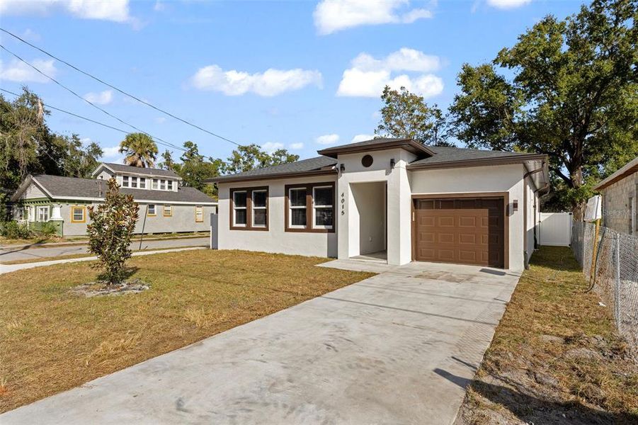 Exterior details and patio area of a home in , Tampa (Image 3).