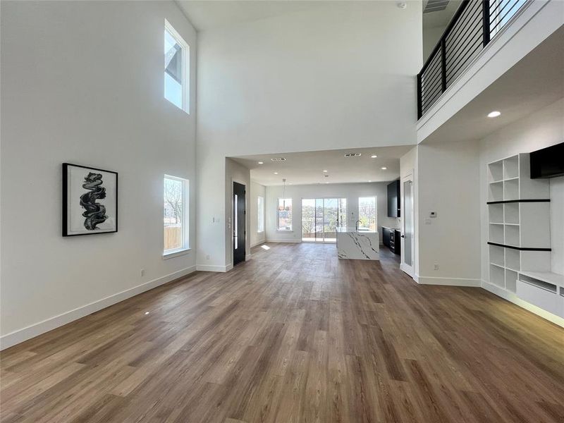 Spacious, unfurnished interior of a new home in , Dallas (Image 12).