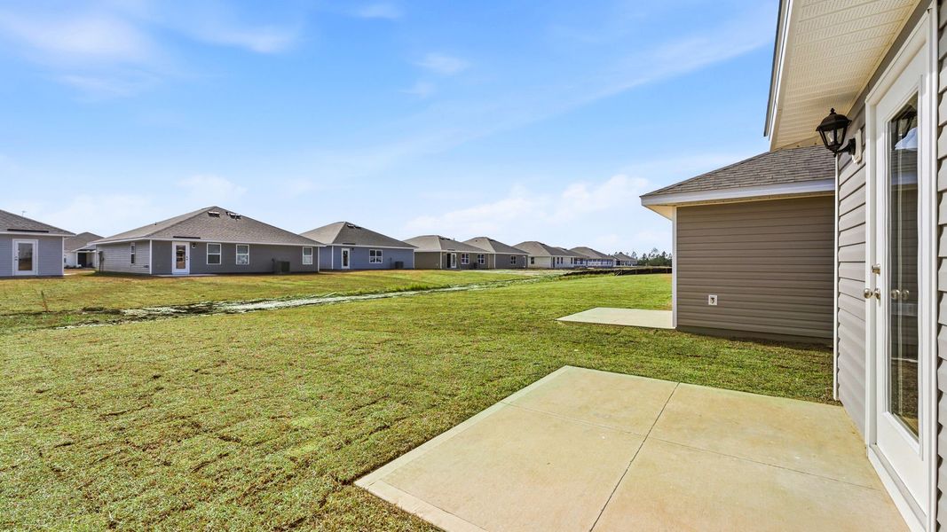 Exterior details and patio area of a home in Liberty, Panama City (Image 20).