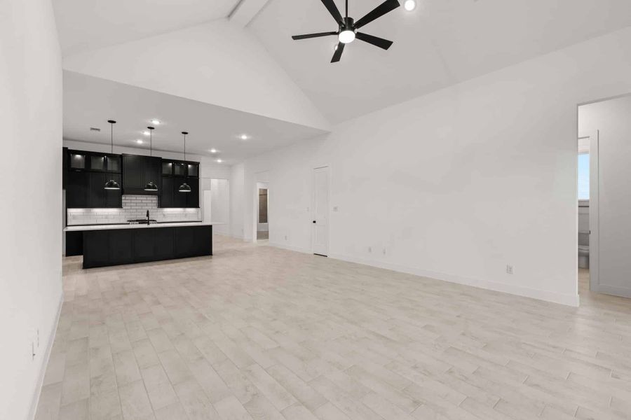 Spacious, unfurnished interior of a new home in Fulshear Lakes, Fulshear (Image 41).