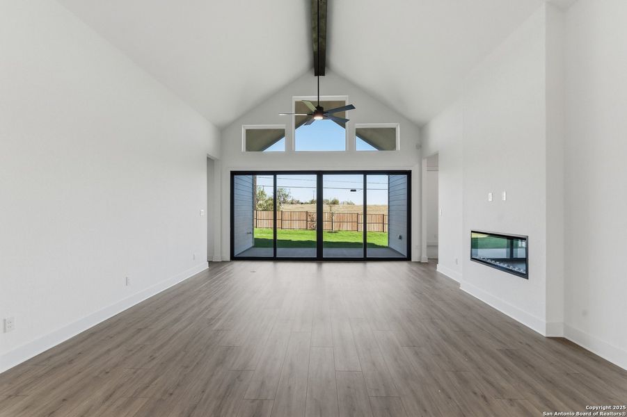 Spacious, unfurnished interior of a new home in Sienna Lakes, San Antonio (Image 41).