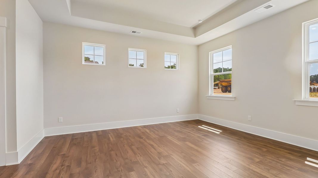 Spacious, unfurnished interior of a new home in Livingston Woods, Irmo (Image 9).