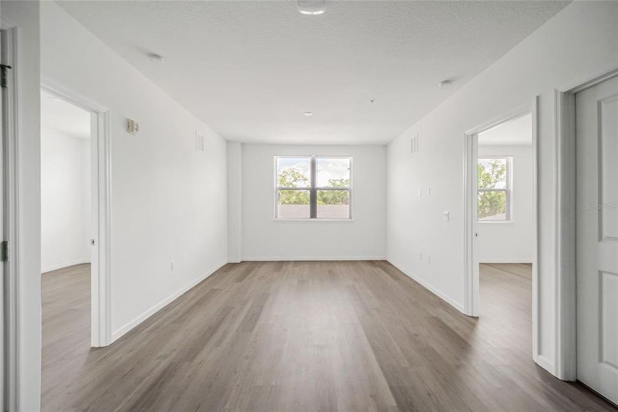 Spacious, unfurnished interior of a new home in , Orlando (Image 36).