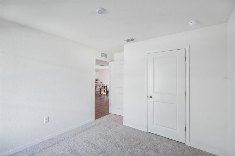 Spacious, unfurnished interior of a new home in Eagle Hammock, Eagle Lake (Image 22).