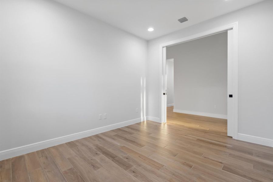 Spacious, unfurnished interior of a new home in , Vero Beach (Image 27).