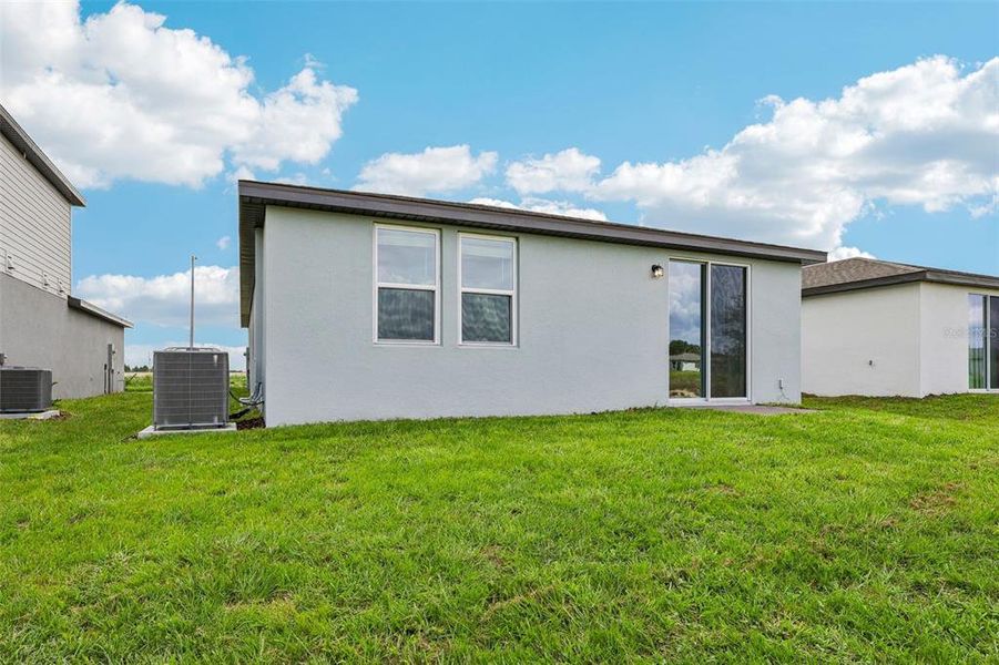 Exterior details and patio area of a home in Bradbury Creek - Classic Series, Haines City (Image 3).