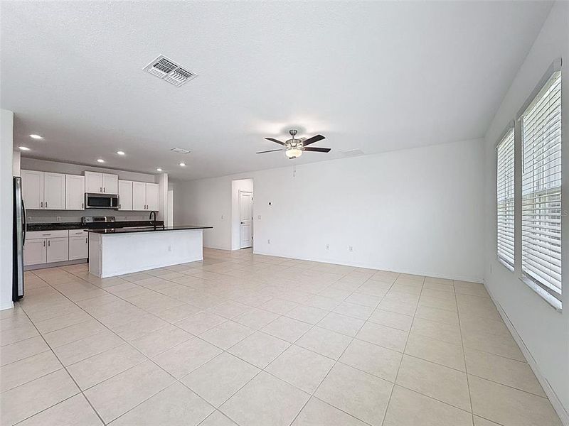 Spacious, unfurnished interior of a new home in , Lakeland (Image 46).
