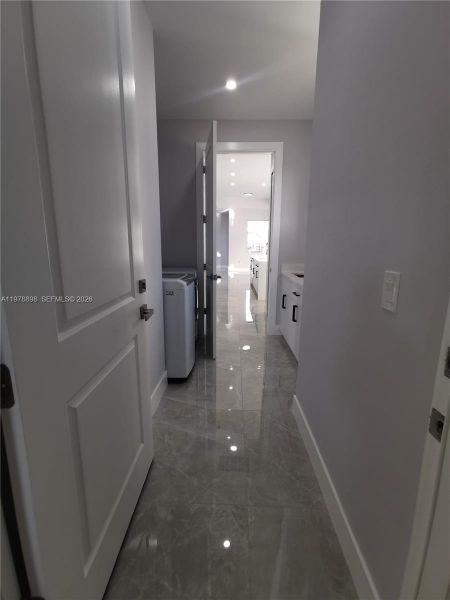 Spacious, unfurnished interior of a new home in , Cape Coral (Image 16).