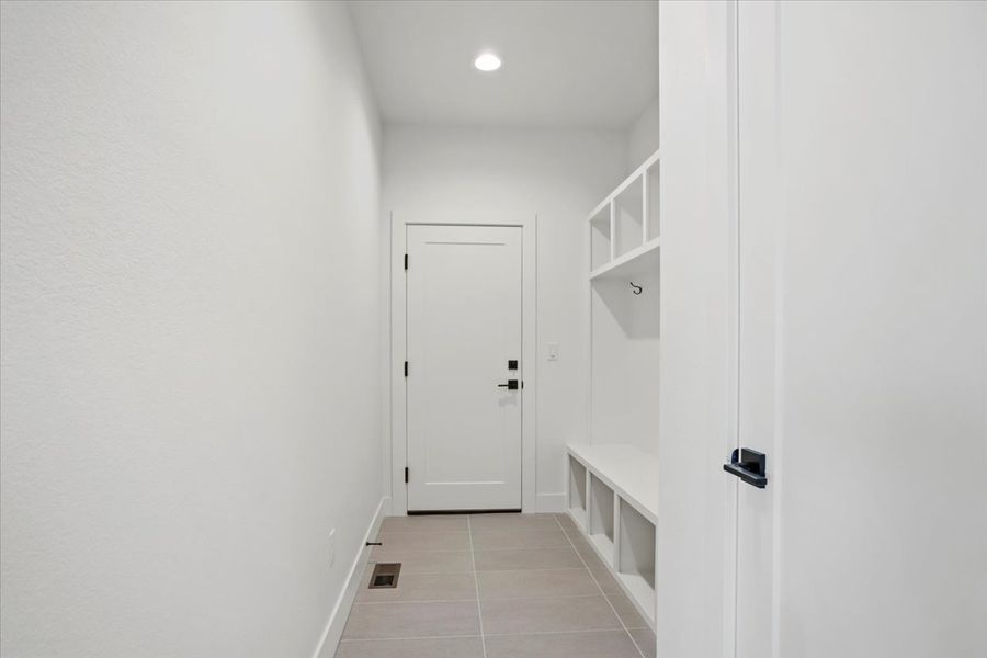 Spacious, unfurnished interior of a new home in West Grange, Longmont (Image 21).
