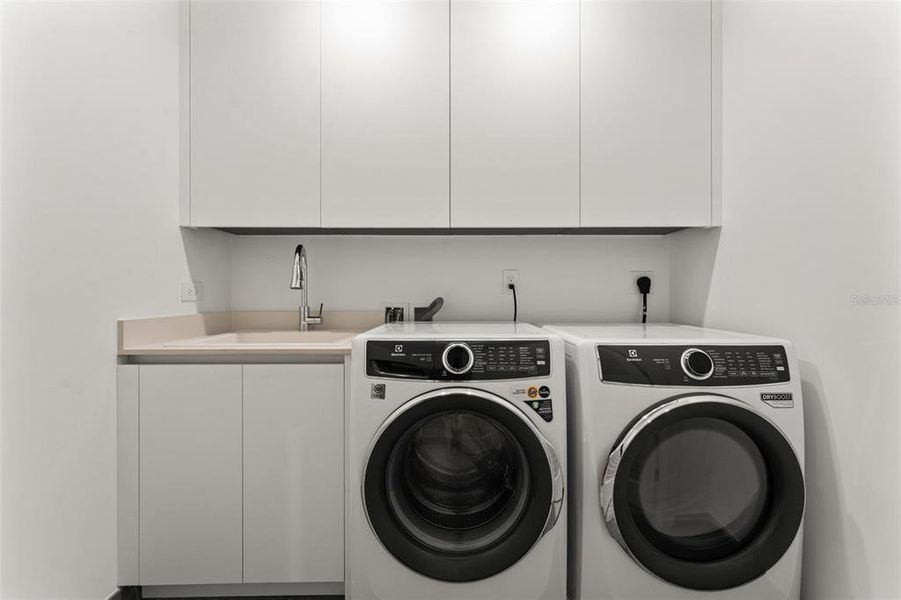 Close-up of interior finishes inside a home in , Tampa (Image 21).