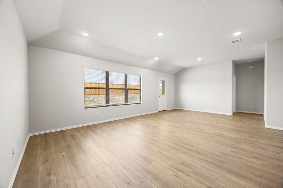 Spacious, unfurnished interior of a new home in Rolling Ridge, Van Alstyne (Image 9). Spacious, unfurnished interior of a new home in Rolling Ridge, Van Alstyne (Image 9).