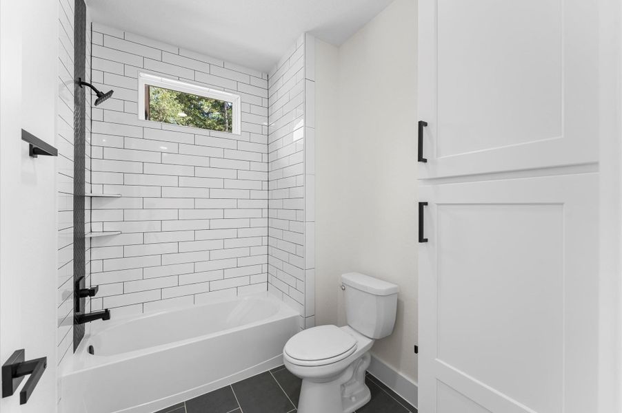 Second full bathroom with luxurious finishes. Second full bathroom with luxurious finishes.