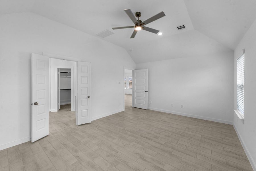 Spacious, unfurnished interior of a new home in Grand Mason Crossing, Katy (Image 16). Spacious, unfurnished interior of a new home in Grand Mason Crossing, Katy (Image 16).