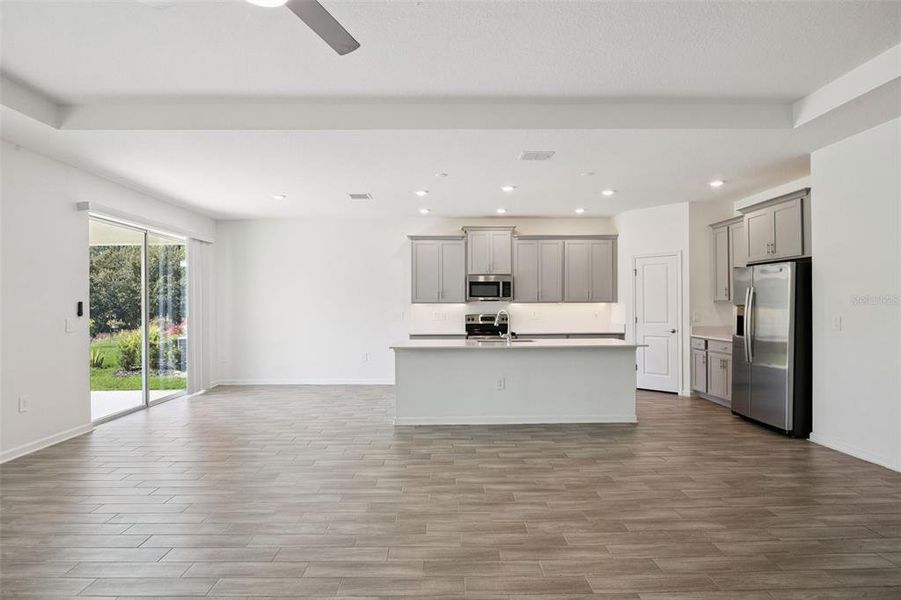 Spacious, unfurnished interior of a new home in Pine Glen: Chateau Collection, St. Cloud (Image 29).