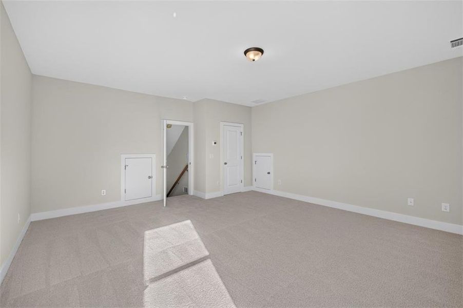 Spacious, unfurnished interior of a new home in , Gainesville (Image 48).