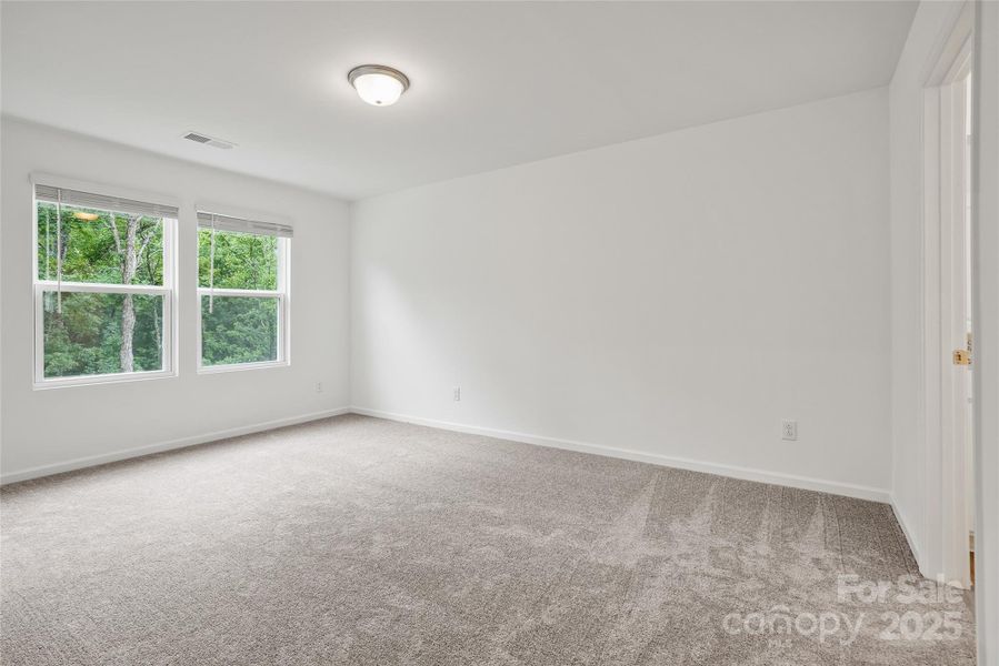 Spacious, unfurnished interior of a new home in Parkside Crossing, Charlotte (Image 6).