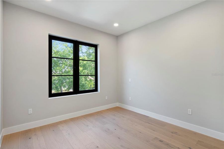 Spacious, unfurnished interior of a new home in , Winter Park (Image 23).