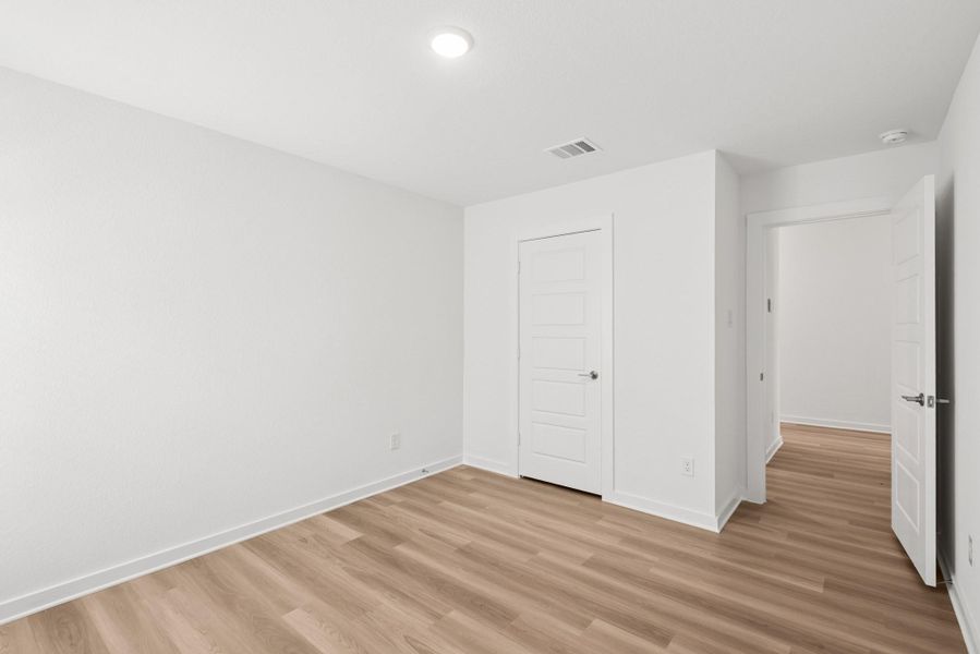 Spacious, unfurnished interior of a new home in Lago Mar, Santa Fe (Image 13). Spacious, unfurnished interior of a new home in Lago Mar, Santa Fe (Image 13).