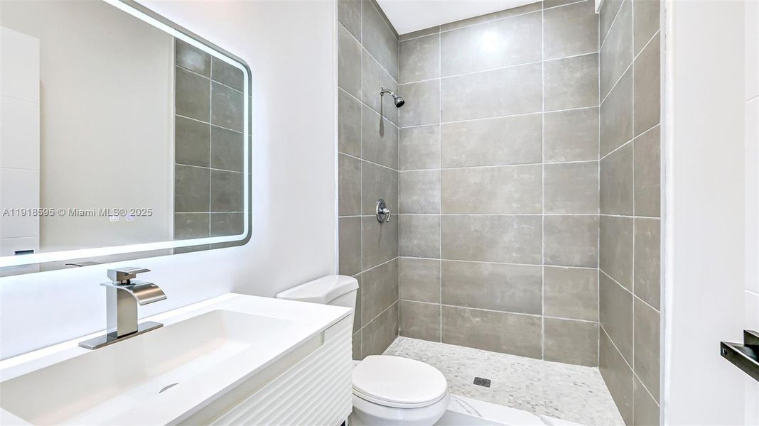 Furnished interior view inside a new home in , Fort Lauderdale (Image 9).