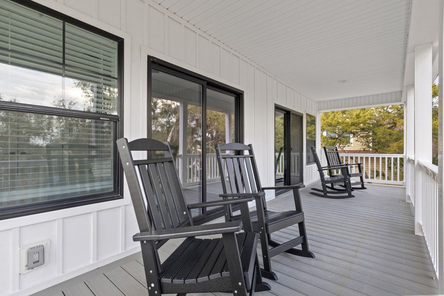 Exterior details and patio area of a home in , Edisto Island (Image 3).