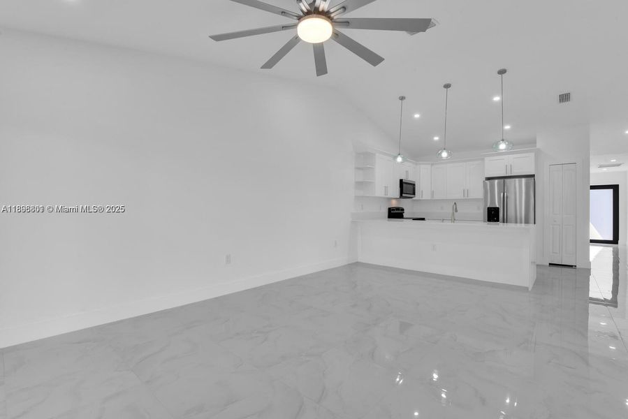 Spacious, unfurnished interior of a new home in , Lehigh Acres (Image 18).