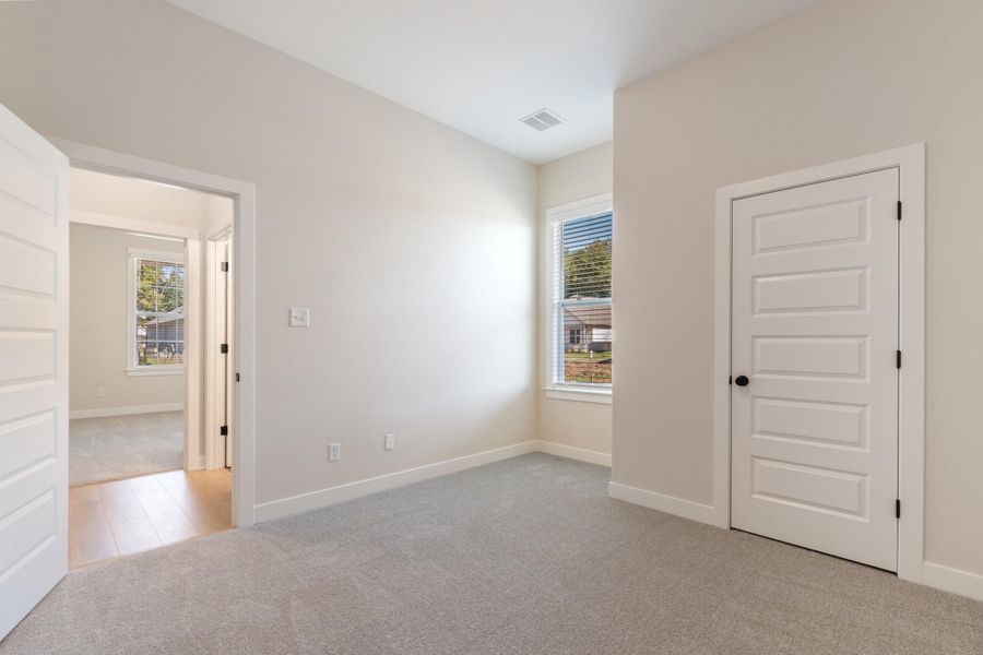 Spacious, unfurnished interior of a new home in Amherst, Cordova (Image 19).