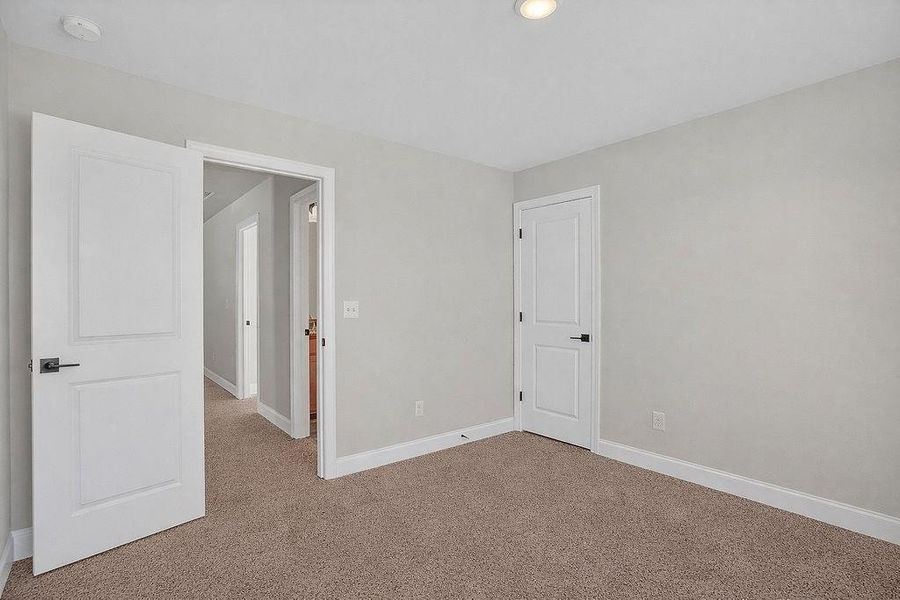 Spacious, unfurnished interior of a new home in , Homer (Image 32).