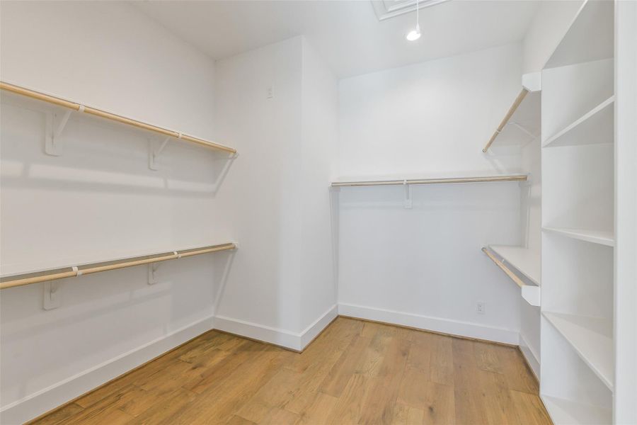 Spacious, unfurnished interior of a new home in Reserve in Memorial, Houston (Image 31).