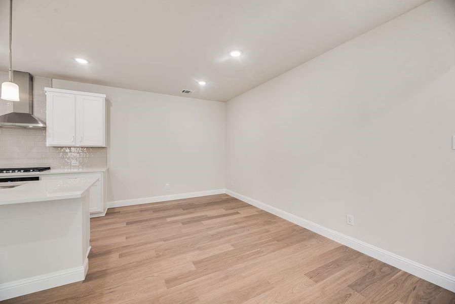Spacious, unfurnished interior of a new home in Bayside, Rowlett (Image 32).