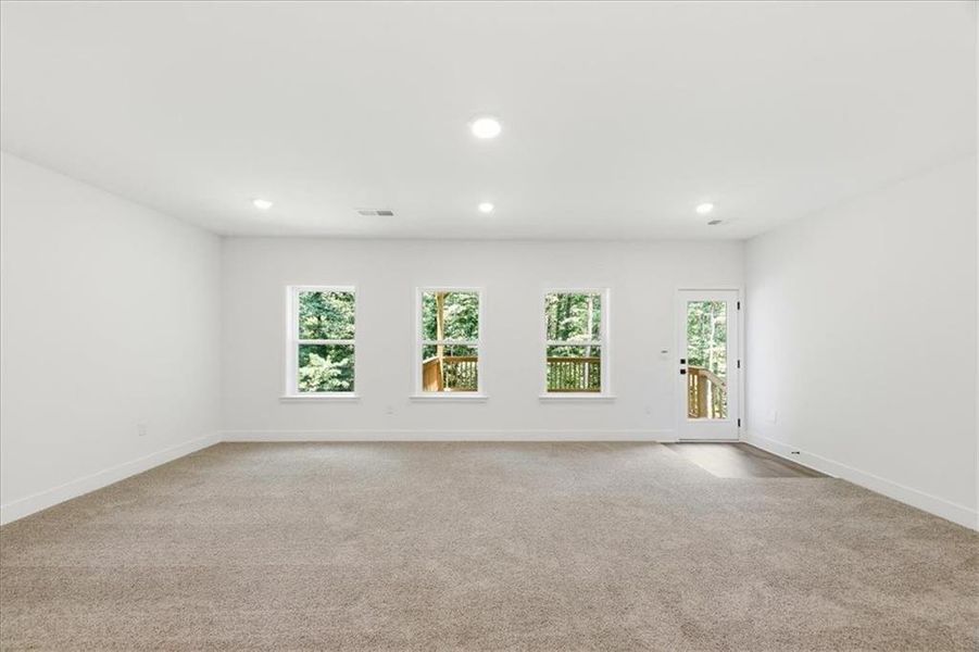 Spacious, unfurnished interior of a new home in Tuscany Hills, Douglasville (Image 15). Spacious, unfurnished interior of a new home in Tuscany Hills, Douglasville (Image 15).