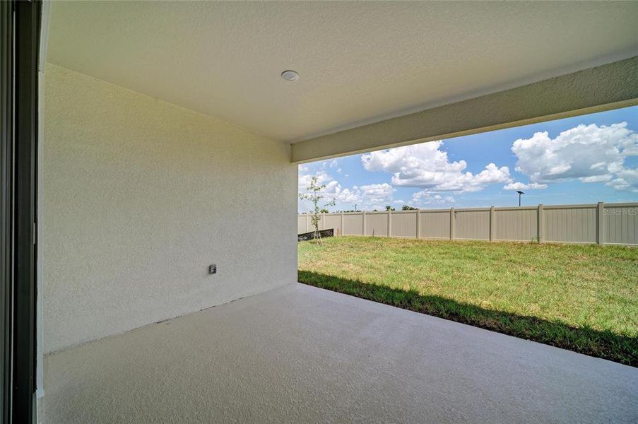 Exterior details and patio area of a home in Pasadena Ridge, Dade City (Image 2).