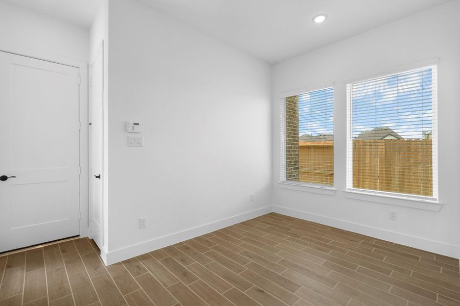 Spacious, unfurnished interior of a new home in Riceland, Mont Belvieu (Image 32).