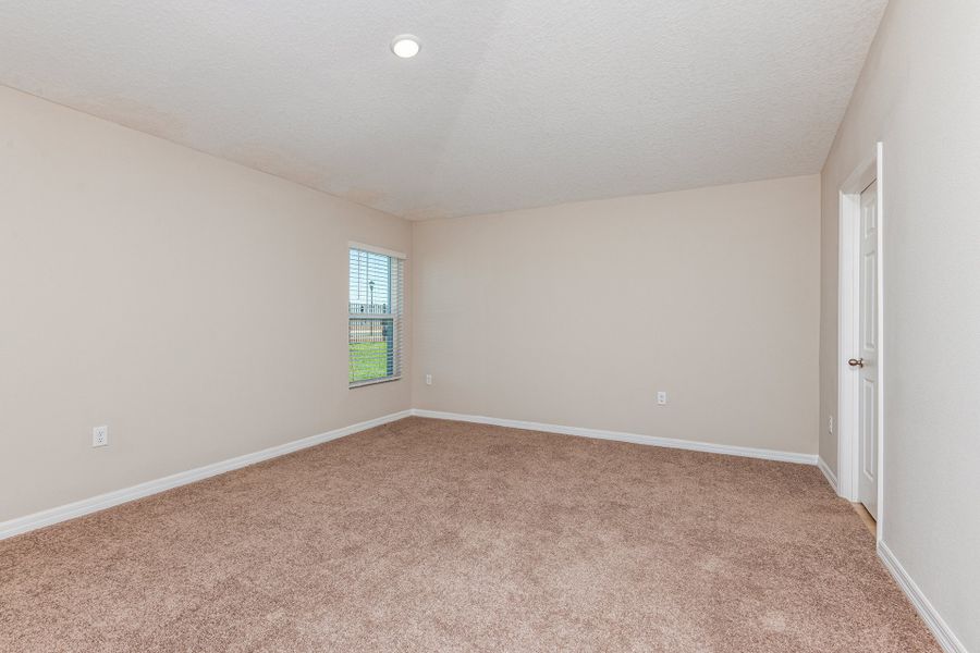 Spacious, unfurnished interior of a new home in Crosswinds, Haines City (Image 23).