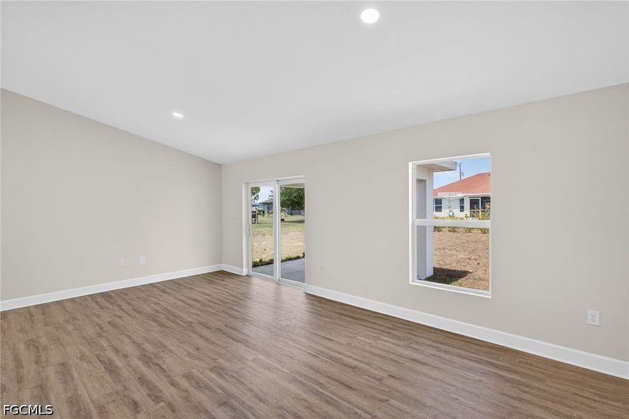 Spacious, unfurnished interior of a new home in Cape Coral, Cape Coral (Image 15).