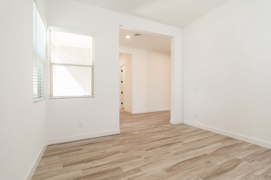 Spacious, unfurnished interior of a new home in Abel Ranch, Goodyear (Image 10).