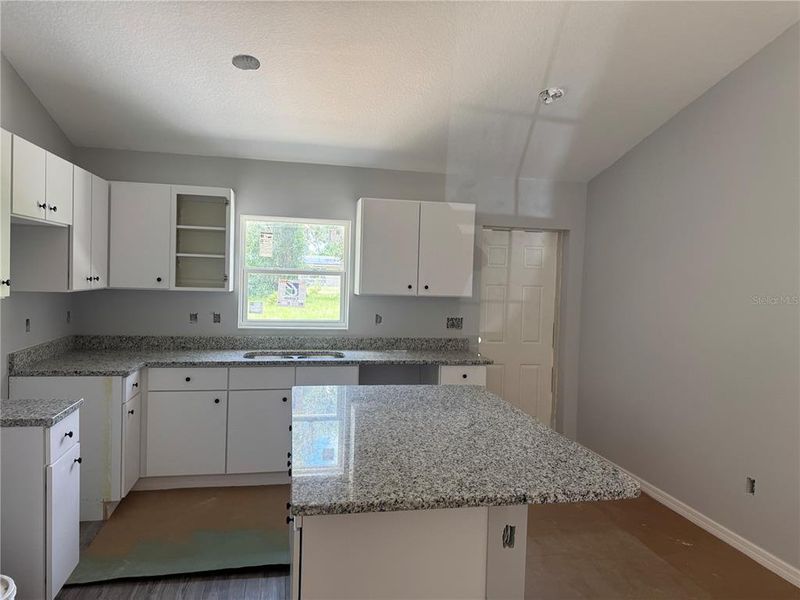 Spacious, unfurnished interior of a new home in , Ocala (Image 21).