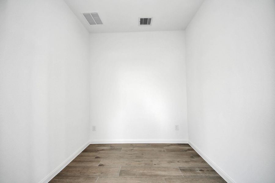 Spacious, unfurnished interior of a new home in Elyson, Katy (Image 17).