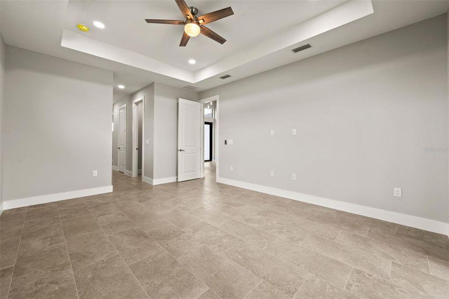 Spacious, unfurnished interior of a new home in , Cape Coral (Image 21).