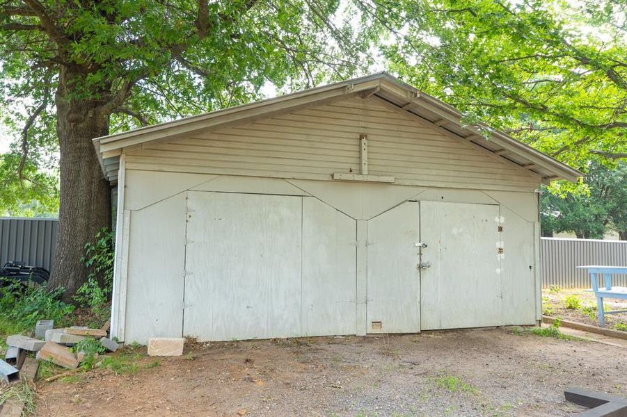 Exterior details and patio area of a home in , Gordonville (Image 15).