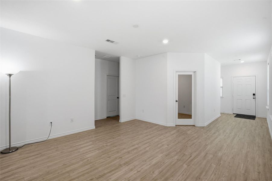 Spacious, unfurnished interior of a new home in Mavera, Conroe (Image 21).