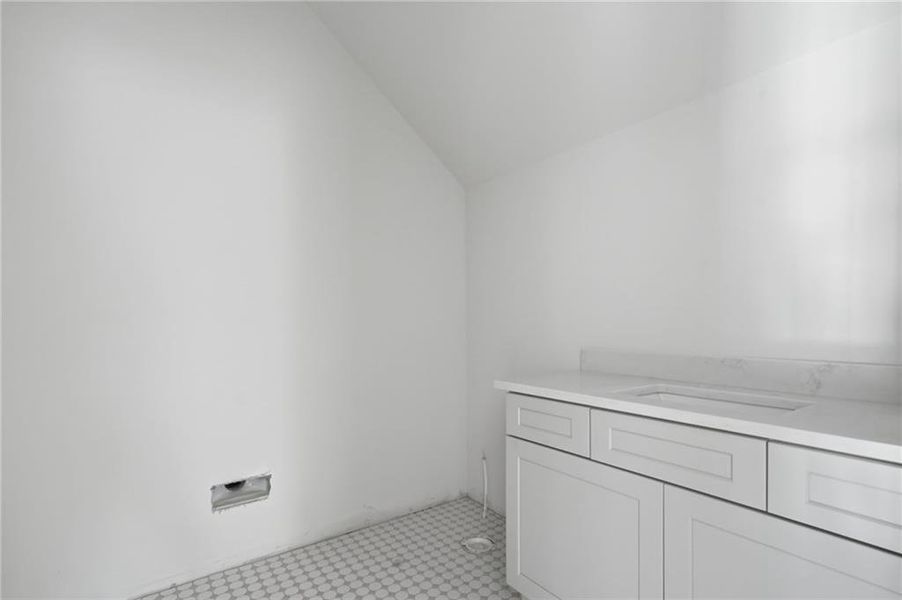 Spacious, unfurnished interior of a new home in , Marietta (Image 12).