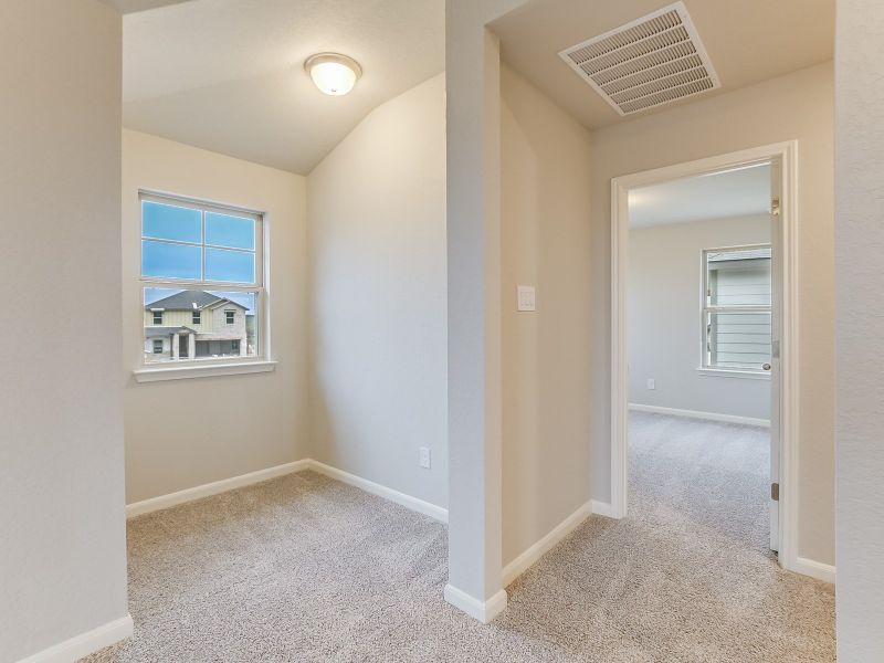 Spacious, unfurnished interior of a new home in Remington Ranch, San Antonio (Image 15).