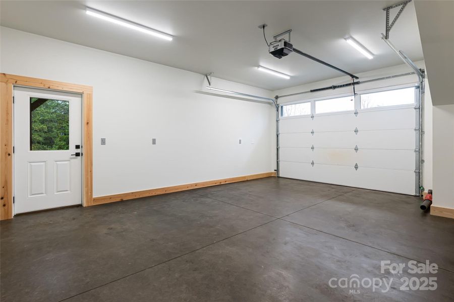 Spacious, unfurnished interior of a new home in , Weaverville (Image 20).