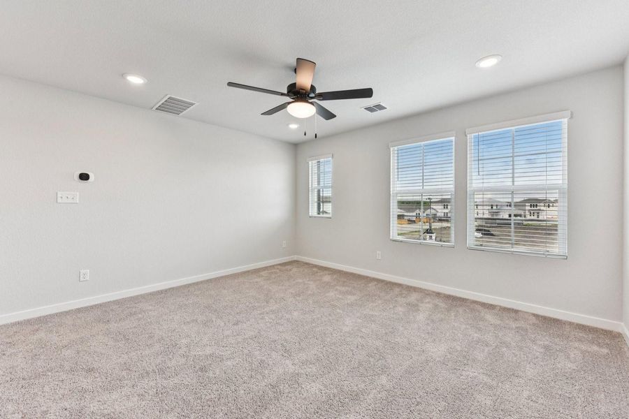 Spacious, unfurnished interior of a new home in Stallion Run, Buda (Image 30).