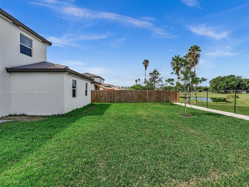 Exterior details and patio area of a home in , Homestead (Image 4).