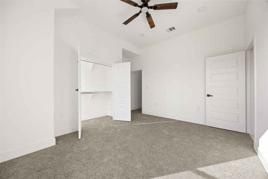 Spacious, unfurnished interior of a new home in , Houston (Image 30).