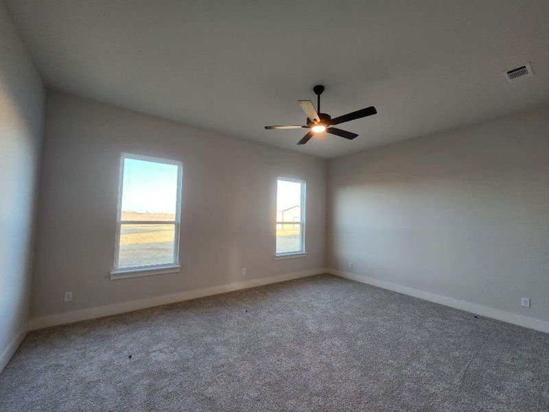 Spacious, unfurnished interior of a new home in Rocky Top, Krum (Image 9).