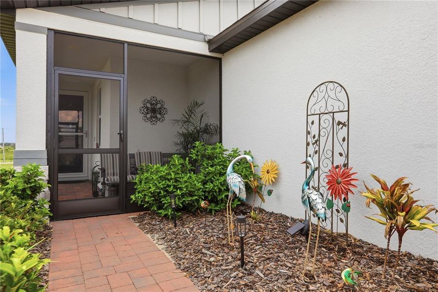 Exterior details and patio area of a home in , Haines City (Image 27).