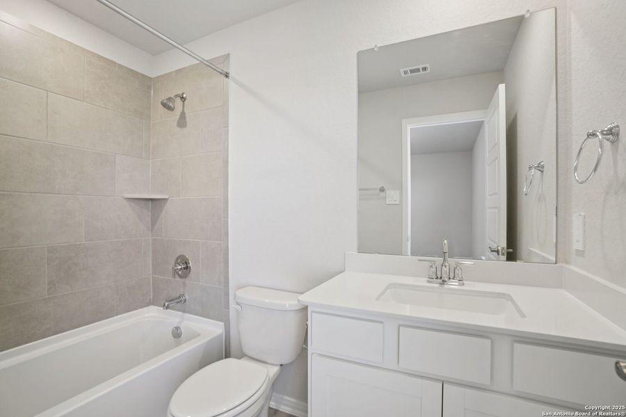 Furnished interior view inside a new home in Carmel Ranch, Schertz (Image 7). Furnished interior view inside a new home in Carmel Ranch, Schertz (Image 7).